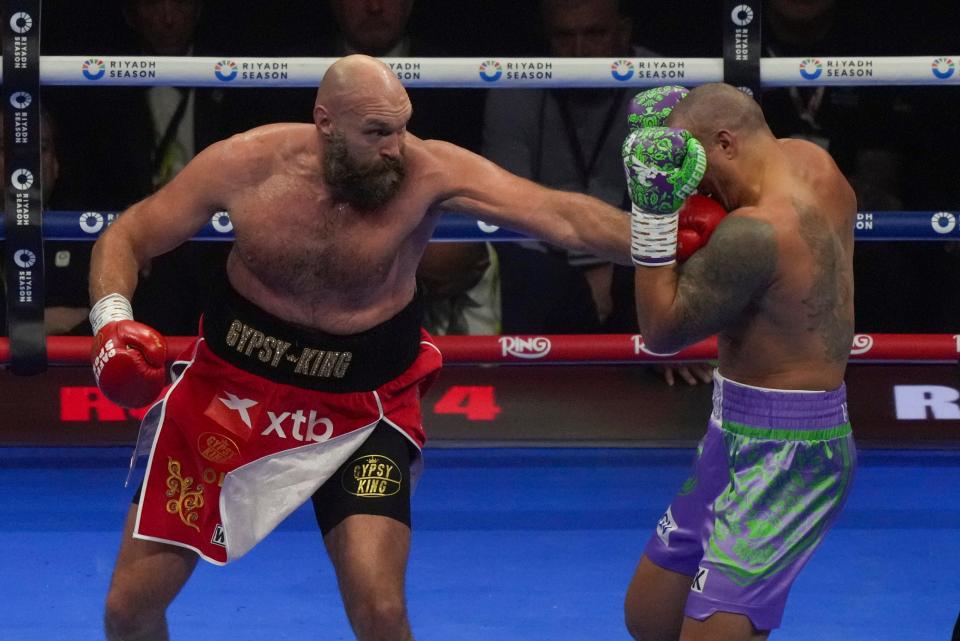 Tyson Fury and Oleksandr Usyk compete (AP)