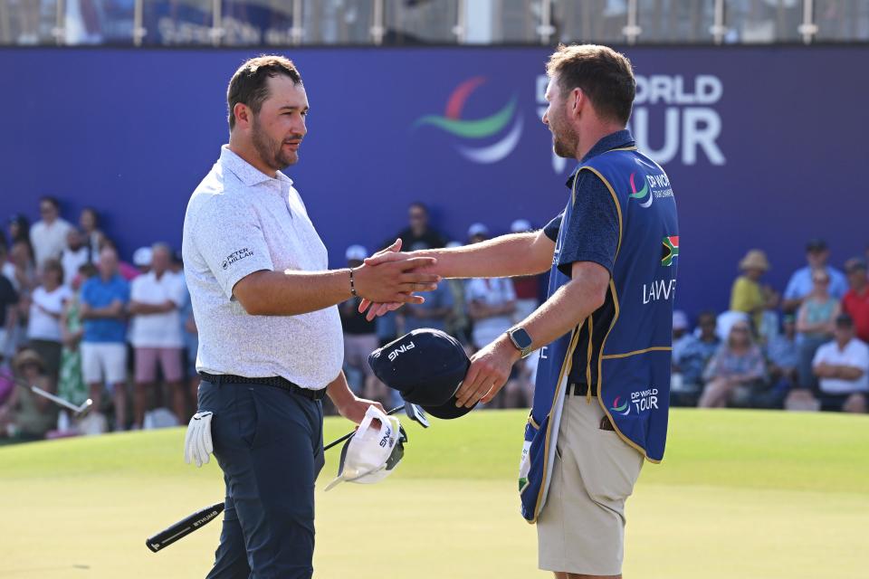 Thriston Lawrence shakes hands with his caddie on the 18th green on day four of the DP World Tour Championship 2024 at Jumeirah Golf Estates.