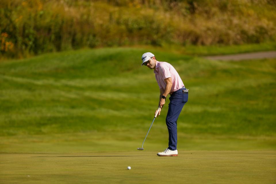 Evan Beck watches his putt on the sixth hole during the first round of stroke play of the 2024 U.S. Amateur at Chaska Town Course in Chaska, Minn. on Monday, Aug. 12, 2024. (Chris Keane/USGA)