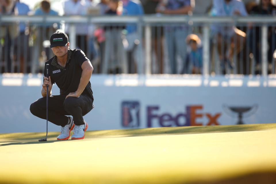 Luke Clanton lines up a putt on the 17th green during the final round of The RSM Classic 2024 at Sea Island Resort.