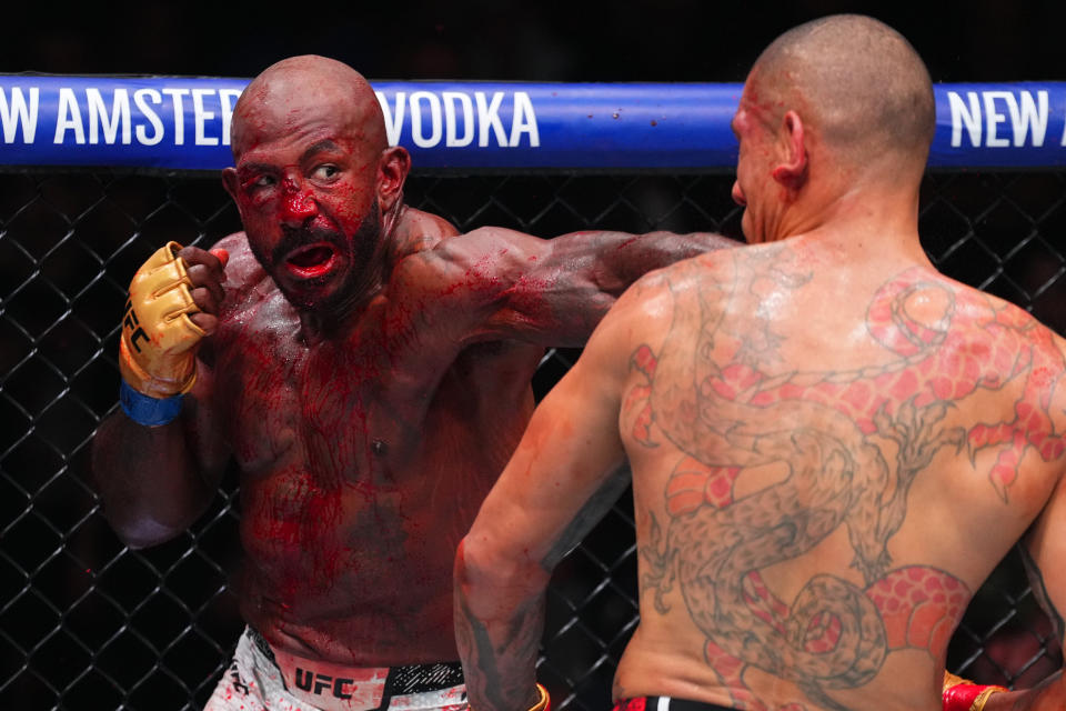 SALT LAKE CITY, UTAH - OCTOBER 05: (L-R) Khalil Rountree Jr. punches Alex Pereira of Brazil in the UFC light heavyweight championship fight during the UFC 307 event at Delta Center on October 05, 2024 in Salt Lake City, Utah. (Photo by Jeff Bottari/Zuffa LLC)