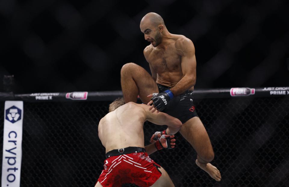 Mixed Martial Arts - UFC 304 - Manchester - Co-op Live, Manchester, Britain - July 28, 2024. Arnold Allen fights Giga Chikadze during UFC 304. REUTERS/John Sibley