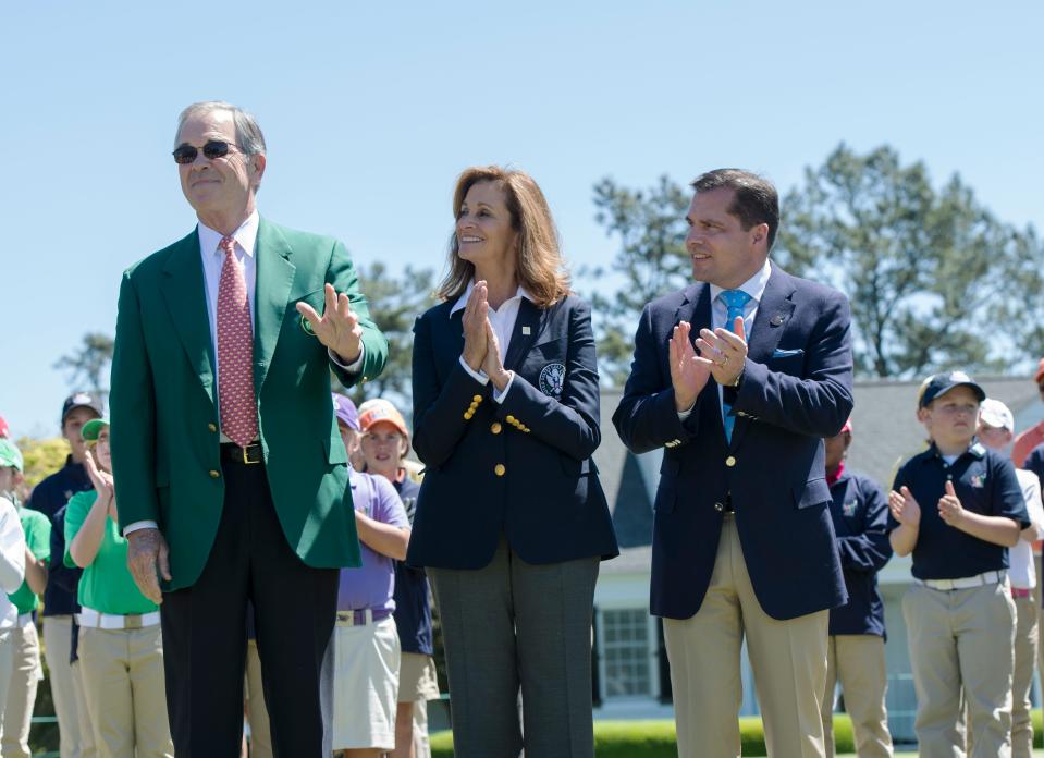 Augusta National chairman Billy Payne acknowledges the applause from patrons and USGA president Diana M. Murphy (center) and PGA president Derek Sprague (right) during the 2016 Drive, Chip and Putt Championship at Augusta National GC.