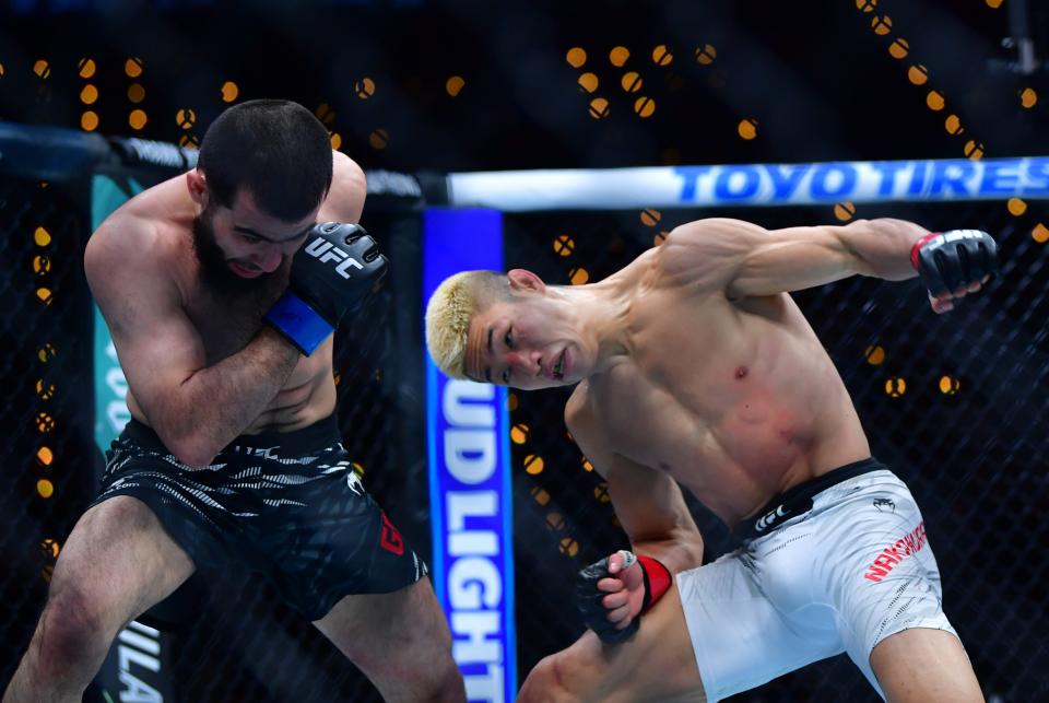 Jan 18, 2025; Inglewood, California, USA; Rinya Nakamura (red gloves) fights Muin Gafurov (blue gloves) during UFC 311 at Intuit Dome. Mandatory Credit: Gary A. Vasquez-Imagn Images