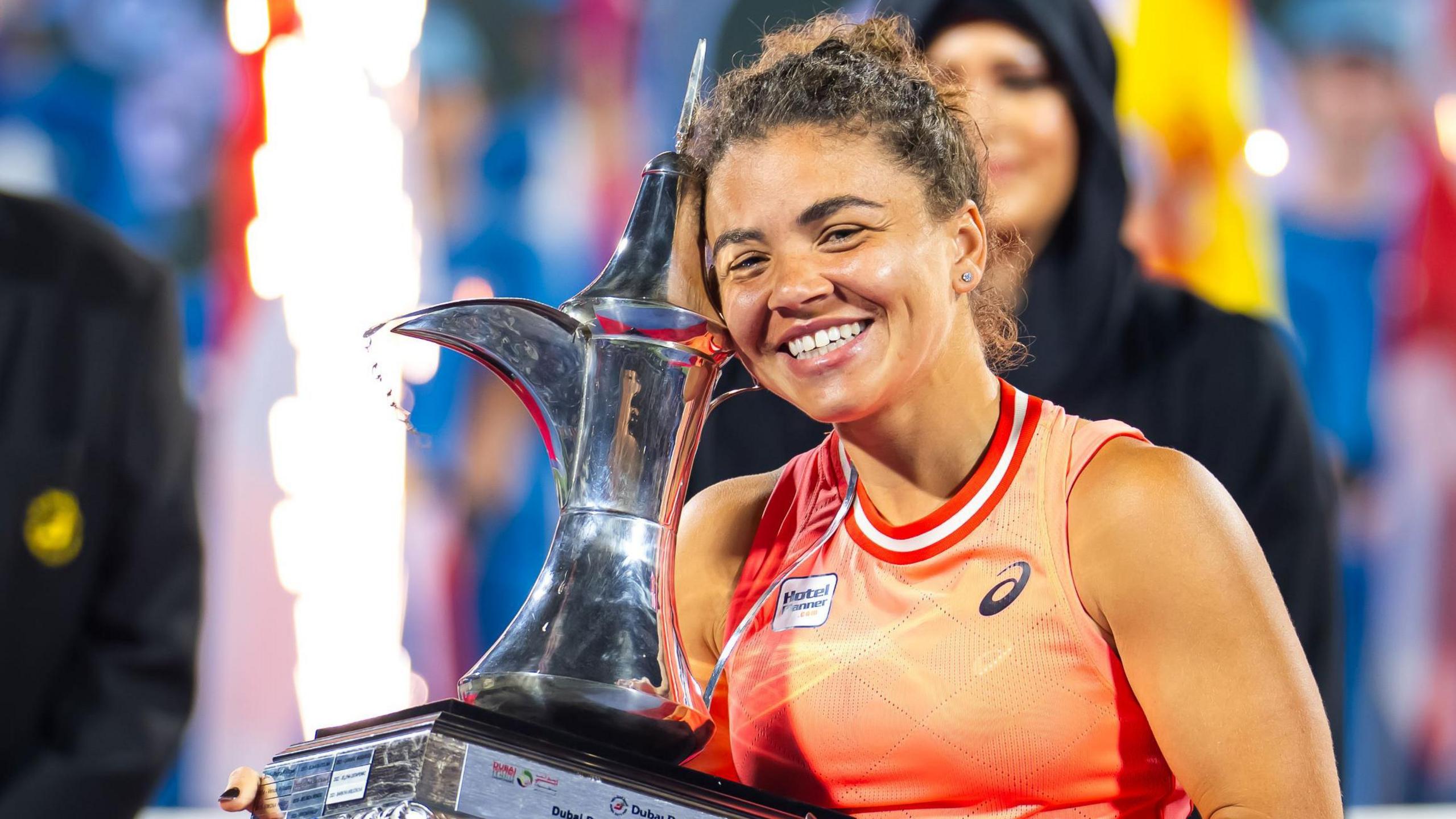 Jasmine Paolini hugs the Dubai Tennis Championships trophy