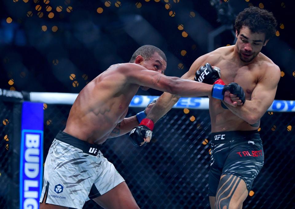 Jan 18, 2025; Inglewood, California, USA; Payton Talbott (red gloves) fights Raoni Barcelos (blue gloves) during UFC 311 at Intuit Dome. Mandatory Credit: Gary A. Vasquez-Imagn Images