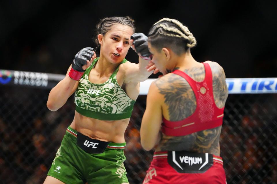 Sep 14, 2024; Las Vegas, Nevada, USA; Yazmin Jauregui of Mexico (red gloves) fights Ketlen Souza of Brazil (blue gloves) during Riyadh Season Noche UFC 306 at The Sphere. Mandatory Credit: Stephen R. Sylvanie-Imagn Images