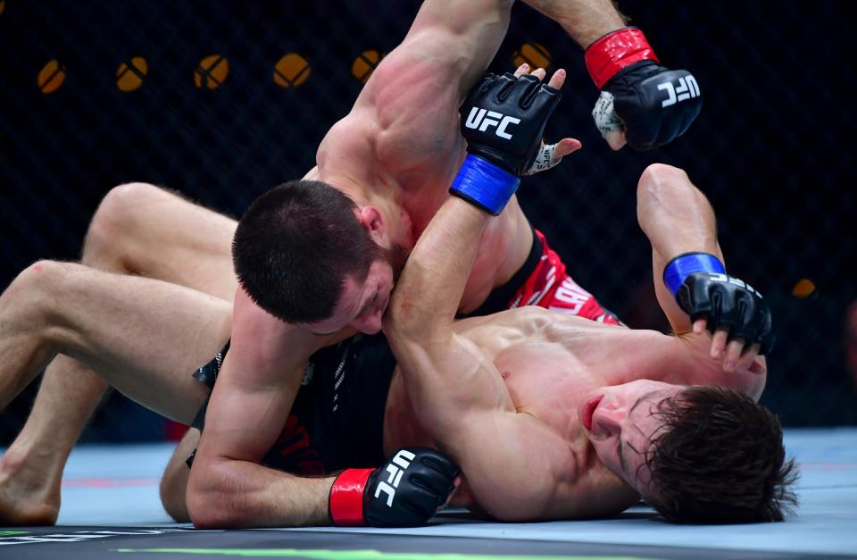 Jan 18, 2025; Inglewood, California, USA; Tagir Ulanbekov (red gloves) fights Clayton Carpenter (blue gloves) during UFC 311 at Intuit Dome. Mandatory Credit: Gary A. Vasquez-Imagn Images