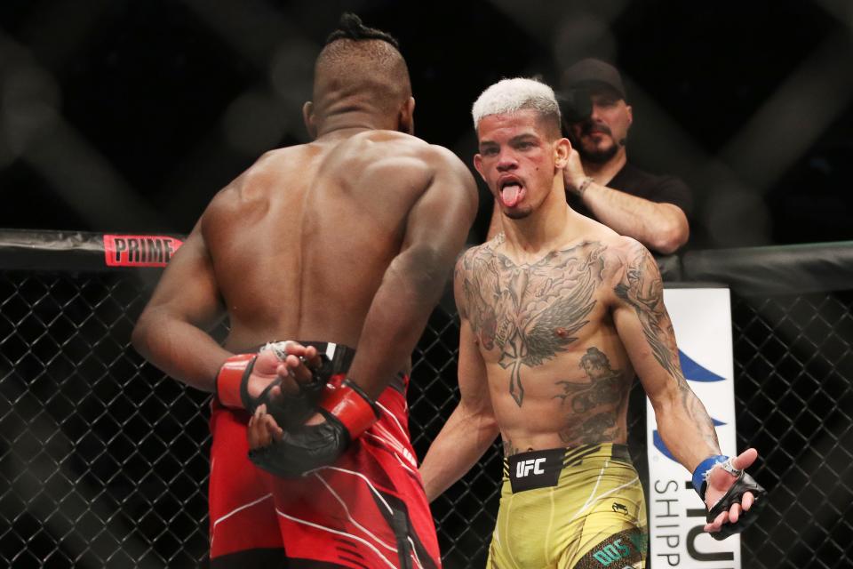 Sep 9, 2023; Sydney, NSW, AUSTRALIA; Manel Kape (red gloves) fights Felipe Dos Santos (blue gloves) during UFC 293 at Qudos Bank Arena. Mandatory Credit: Jasmin Frank-USA TODAY Sports