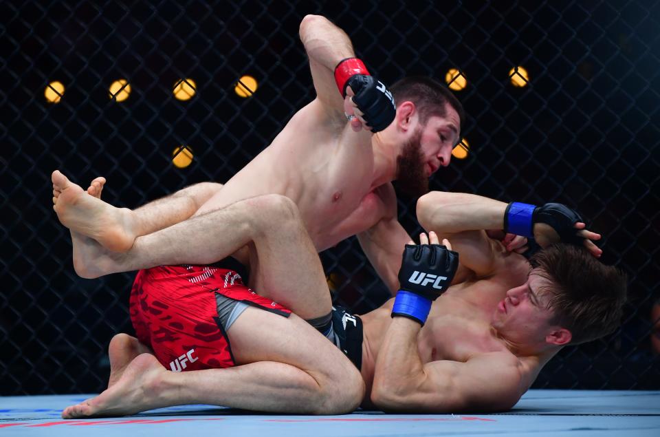 Jan 18, 2025; Inglewood, California, USA; Tagir Ulanbekov (red gloves) fights Clayton Carpenter (blue gloves) during UFC 311 at Intuit Dome. Mandatory Credit: Gary A. Vasquez-Imagn Images