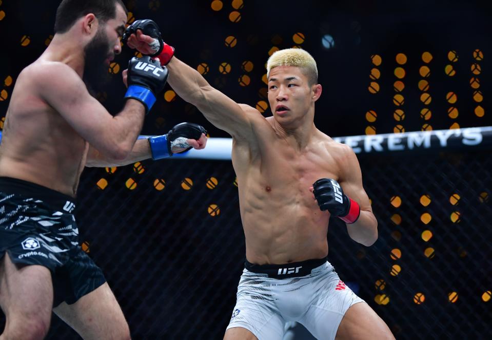 Jan 18, 2025; Inglewood, California, USA; Rinya Nakamura (red gloves) fights Muin Gafurov (blue gloves) during UFC 311 at Intuit Dome. Mandatory Credit: Gary A. Vasquez-Imagn Images