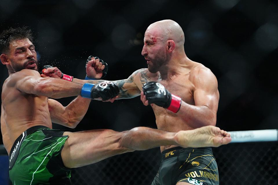 Jul 8, 2023; Las Vegas, Nevada, USA; Alexander Volkanovski (red gloves) fights Yair Rodriguez (blue gloves) during UFC 290 at T-Mobile Arena. Mandatory Credit: Stephen R. Sylvanie-USA TODAY Sports