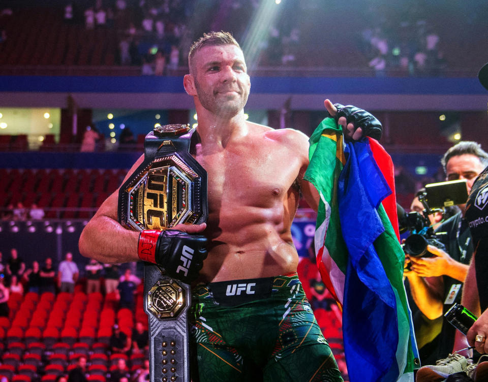 MMA - UFC 312 - Dricus Du Plessis v Sean Strickland - UFC Middleweight Title - Qudos Bank Arena, Sydney Olympic Park, Sydney, Australia - February 9, 2025 Dricus Du Plessis celebrates winning with the belt after defending his UFC Middleweight Title against Sean Strickland REUTERS/Jeremy Piper     TPX IMAGES OF THE DAY