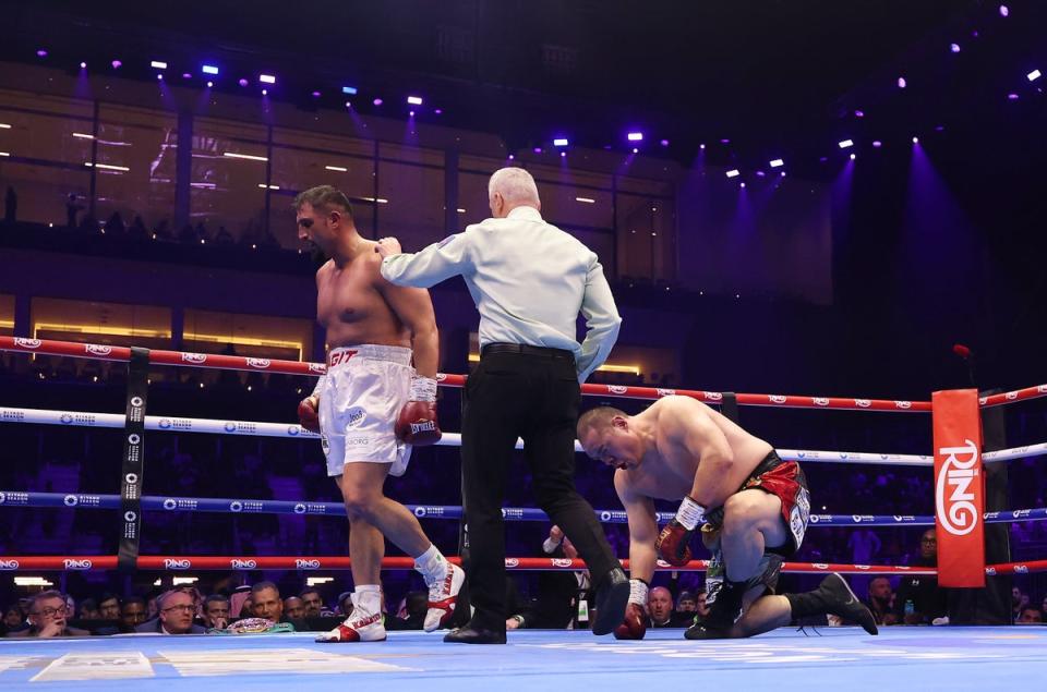 Agit Kabayel (left) climbed off the canvas to stop Zhilei Zhang (Getty)