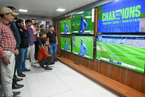 Getty Images People gathered at a TV shop in Sector 18 to watch the India-Pakistan match of ICC Champions Trophy 2025, on February 23, 2025 in Noida, India.