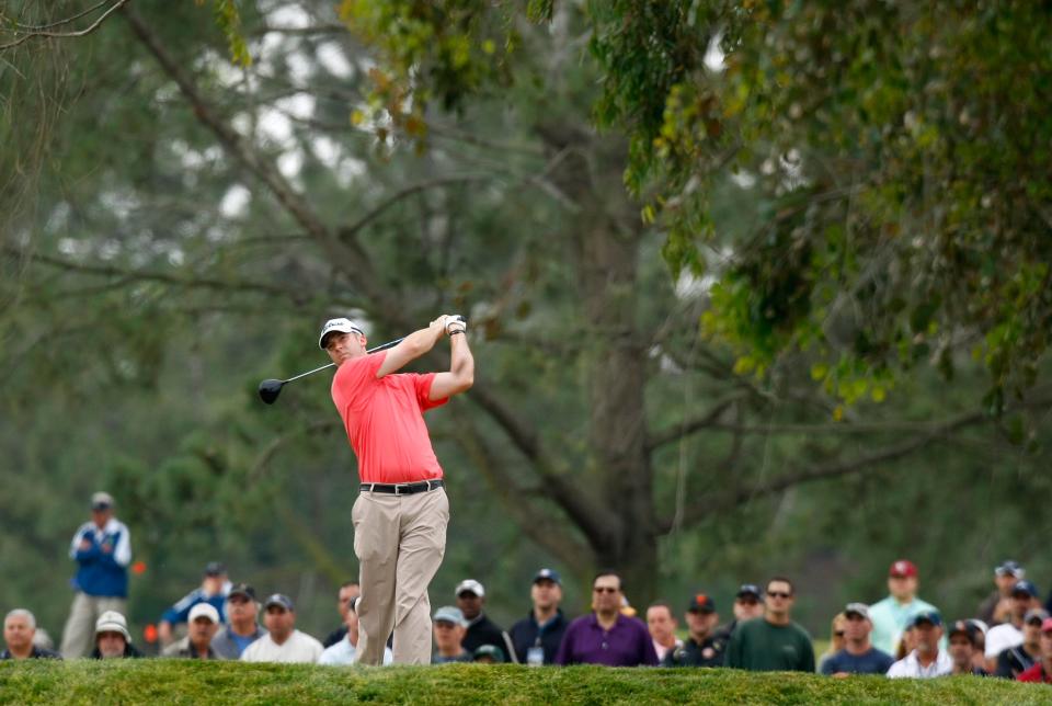 Justin Hicks hits from the 15th tee during the first round of the 108th U.S. Open golf tournament at Torrey Pines in San Diego June 12, 2008.  REUTERS/Mike Blake (UNITED STATES)