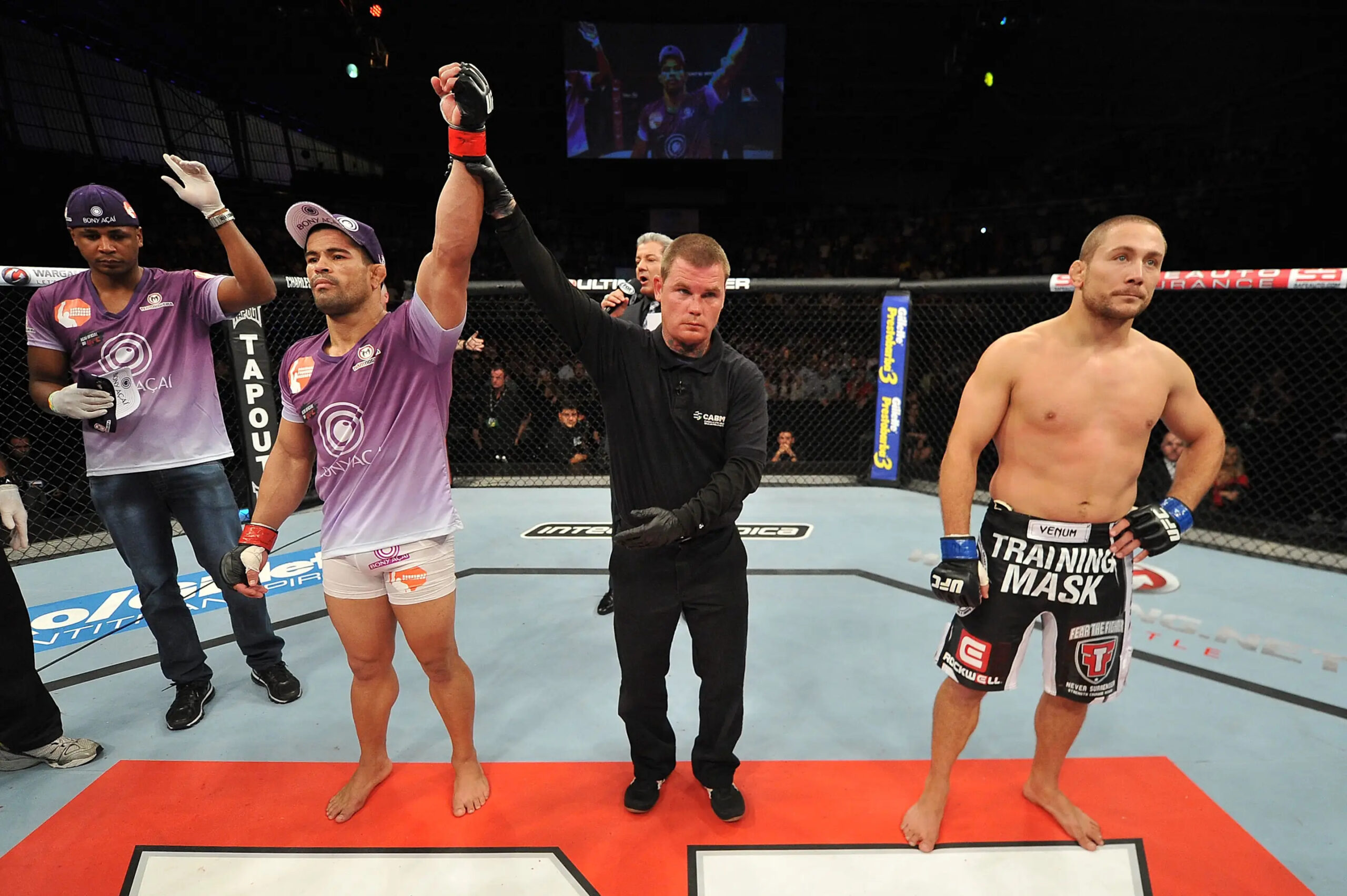 BARUERI, BRAZIL - OCTOBER 9: (L-R) Rousimar Palhares celebrates after defeating Mike Pierce in their welterweight bout during the UFC Fight Night event at the Ginasio Jose Correa on October 9, 2013 in Barueri, Sao Paulo, Brazil. (Photo by Jeff Bottari/Zuffa LLC/Zuffa LLC via Getty Images)