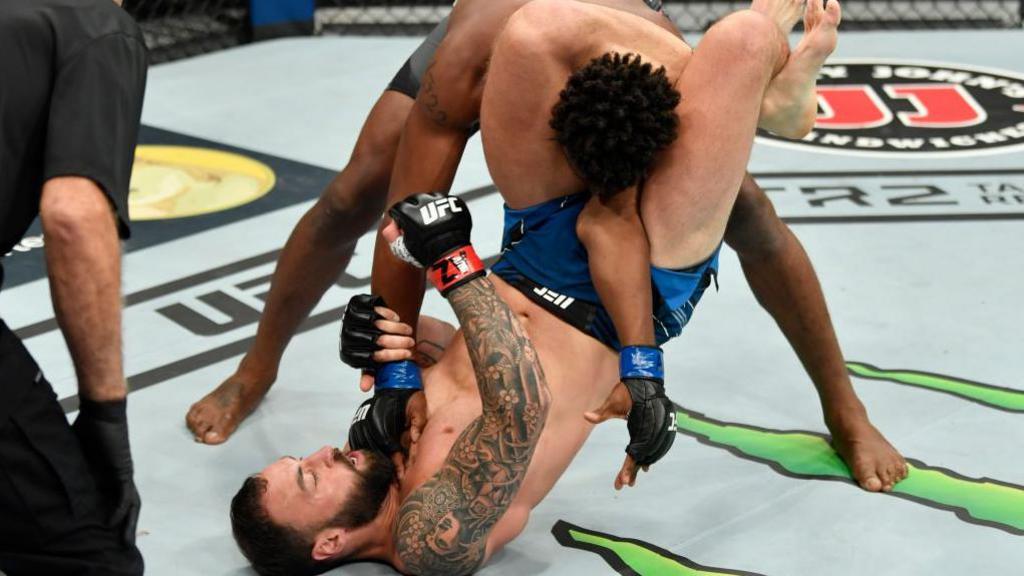 Paul Craig secures a triangle choke on Jamahal Hill