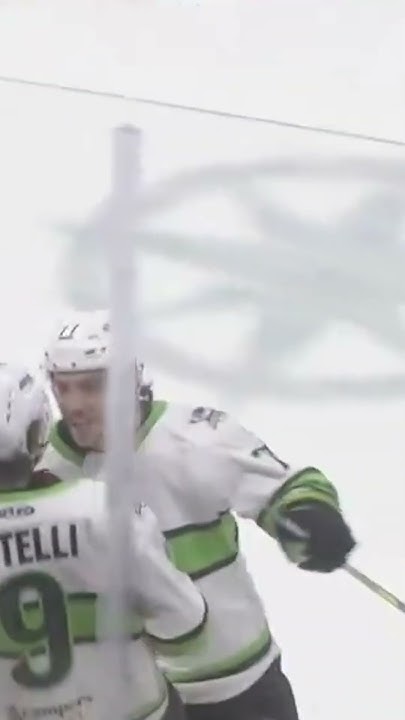 Moose sign forward Reece Vitelli
