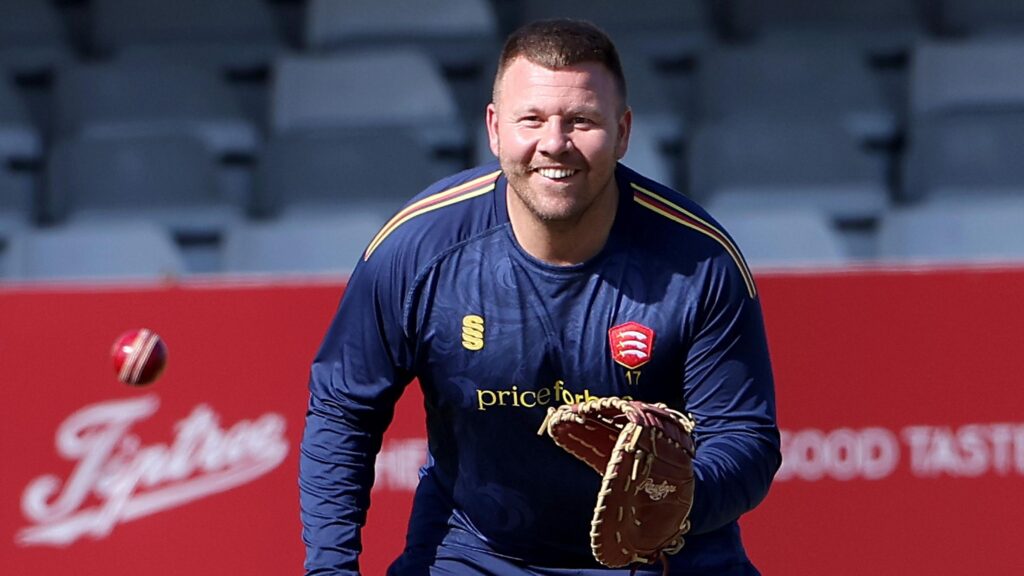Rex Features1 hour agoEssex wicketkeeper Adam Rossington and pace bowler Jamal