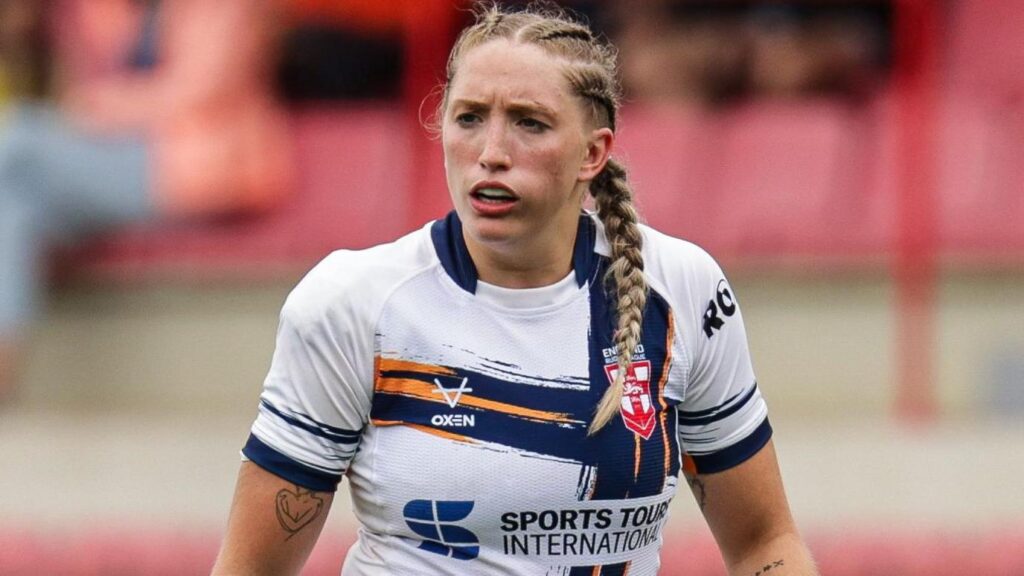 swpix.com1 hour agoLeeds Rhinos captain Caitlin Beevers suffered a posterior cruciate